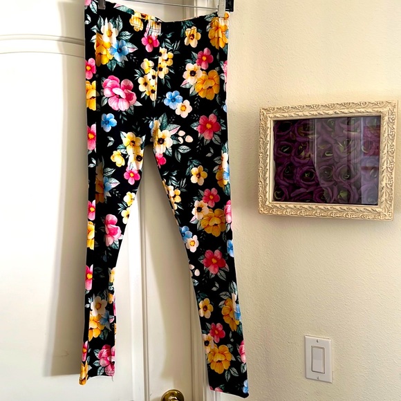 Floral Leggings / Ultra~Soft / NWOT - Picture 4 of 10